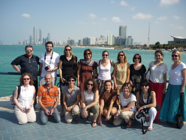 La photo des 15 agents de voyages AS Voyages prise depuis la Corniche d'Abu Dhabi - DR