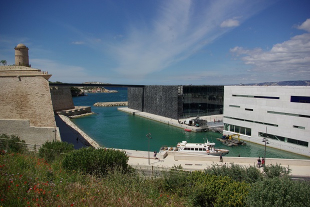 Le quartier du Panier s’ouvre sur la mer et sur la célèbre résille du MuCEM - DR : J.-F.R.