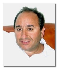 Raphaël Trojmann, patron de Sarah Tours et cheville ouvrière de la reprise d'Axis Airways Raphaël Trojmann, patron de Sarah Tours et cheville ouvrière de la reprise d'Axis Airways