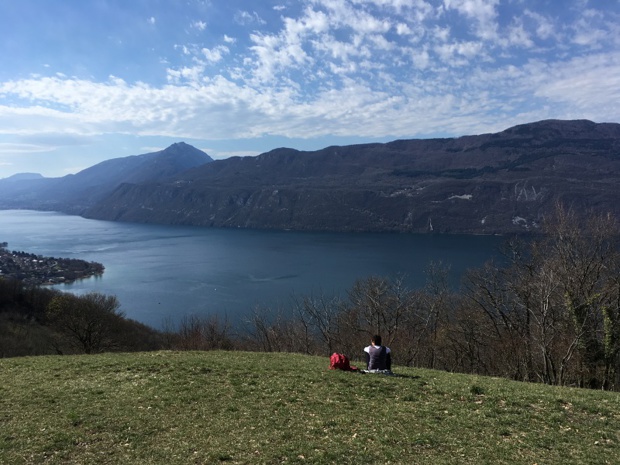 Après avoir parcouru les rives du lac du Bourget et longé l’abbaye de Hautecombe, une soudaine envie d’échappée panoramique nous a saisis. Direction les hauteurs ! - DR : J.-F.R.