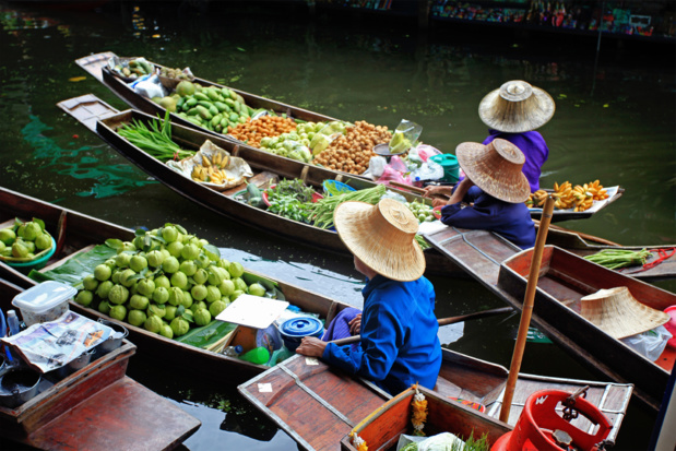 Marché flottant à Bangkok /crédit DepositPhoto
