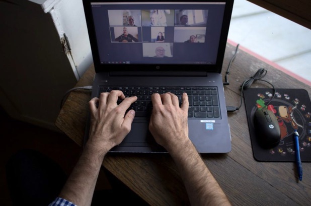 Selon les textes, c’est à l’employeur de fournir et d’installer les équipements nécessaires au télétravail. Loïc Venance / AFP Selon les textes, c’est à l’employeur de fournir et d’installer les équipements nécessaires au télétravail. Loïc Venance / AFP