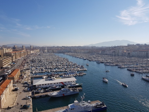 C'est un peu la gueule de bois ce matin sur le Vieux Port à Marseille après les annonces d'Oliver Véran - Photo CE