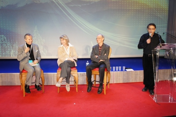 Bernard Maris, Catherine Chabaud et Axel Kahn ont débattu du thème du Congrès "Limit, No Limit". - Photo CE Bernard Maris, Catherine Chabaud et Axel Kahn ont débattu du thème du Congrès "Limit, No Limit". - Photo CE