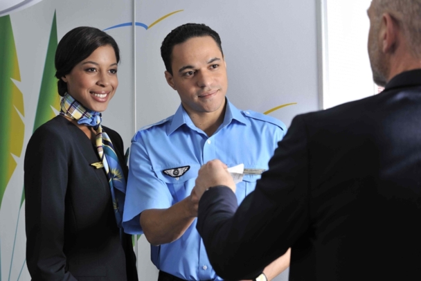 La licence actuelle du Personnel Navigant Commercial, b[le CFS, doit prochainement être convertie en CCA (Cabin Crew attestation)]b avec une nouvelle règlementation associée - Photo Air Caraïbes