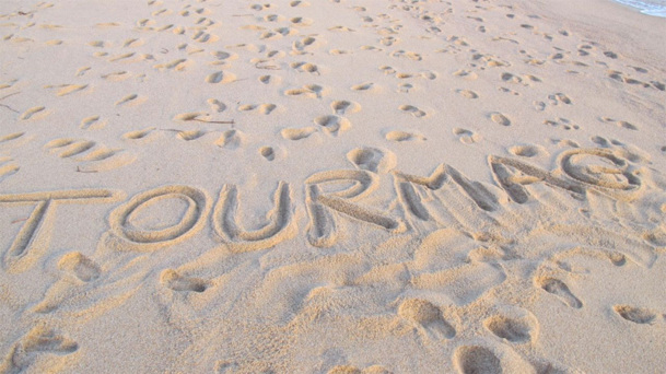 On aurait aimer écrire TourMaG.com dans la neige, mais à Marseille nous n'avons trouvé que du sable... Toute l'équipe en profite pour vous souhaiter de Bonnes Fêtes de fin d'année - DR On aurait aimer écrire TourMaG.com dans la neige, mais à Marseille nous n'avons trouvé que du sable... Toute l'équipe en profite pour vous souhaiter de Bonnes Fêtes de fin d'année - DR