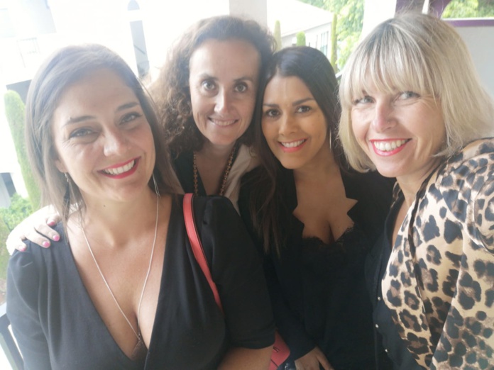 Ingrid Lexa à droite entourée de ses collaboratrices : Marie, Laure et Elodie - Photo IWL Voyages Ingrid Lexa à droite entourée de ses collaboratrices : Marie, Laure et Elodie - Photo IWL Voyages