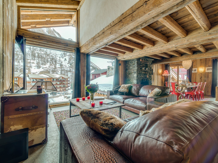 Joanna Laforge : "Nos chalets de très grand standing sont habituellement réservés très à l’avance, souvent 10-12 mois en avance, par les clients étrangers. Néanmoins ils sont un lieu idéal pour des vacances en famille ou avec amis proches. Nous comptons séduire les clients français avec ces chalets" - Chalet Denali DR Joanna Laforge : "Nos chalets de très grand standing sont habituellement réservés très à l’avance, souvent 10-12 mois en avance, par les clients étrangers. Néanmoins ils sont un lieu idéal pour des vacances en famille ou avec amis proches. Nous comptons séduire les clients français avec ces chalets" - Chalet Denali DR