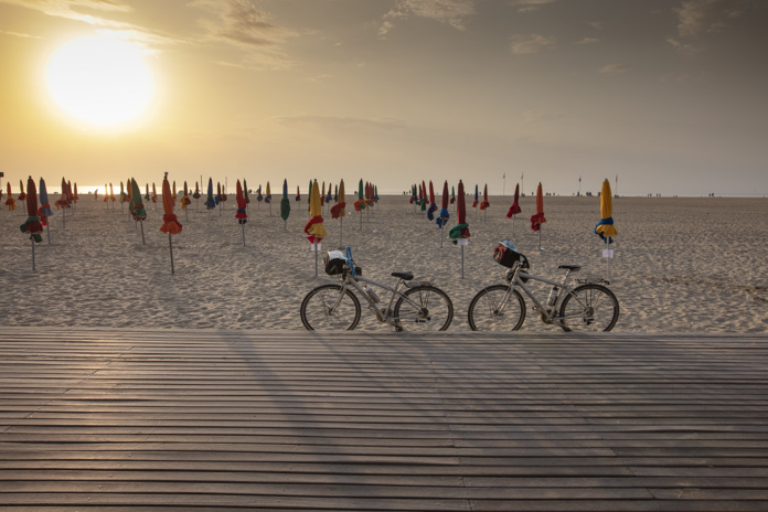 De Notre-Dame de Paris à la plage du Havre ou aux Planches de Deauville, La Seine à Vélo propose une multitude d’expériences - Photo David Darrault De Notre-Dame de Paris à la plage du Havre ou aux Planches de Deauville, La Seine à Vélo propose une multitude d’expériences - Photo David Darrault