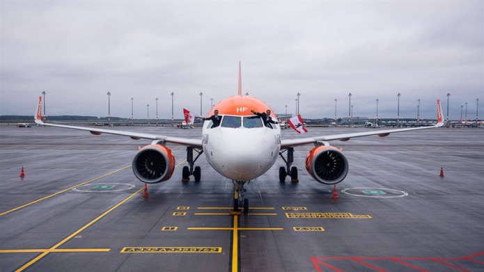 Easyjet se pose sur le tarmac du nouvel aéroport de Berlin - Easyjet DR Easyjet se pose sur le tarmac du nouvel aéroport de Berlin - Easyjet DR