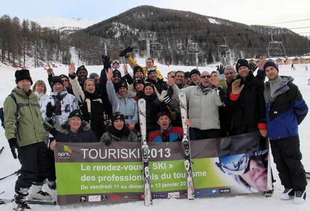 Les compétiteurs et les joyeux organisateurs des épreuves du championnat TouriSki 2013 /photo JDL