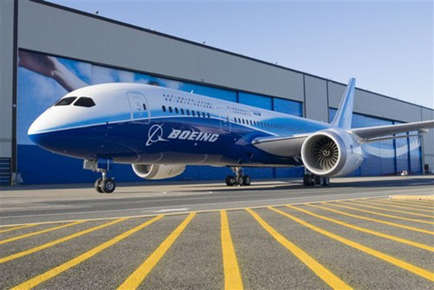 Depuis la décision des autorités de tutelle japonaises d'interdire de vol les 24 B-787 de ANA et JAL, les décisions gouvernementales se sont accélérées - DR : Boeing