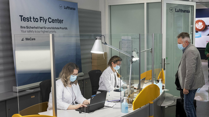 Ce vol a marqué le début de la b[mise en place des tests rapides antigéniques pour détecter la covid-19]b. Les passagers ont été informés de leurs résultats par mail et par SMS quelques dizaine de minutes après le test.  - DR