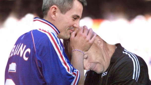 Fabrice Dariot PDG de BDV en Laurent Blanc, et Matthieu Drouet, DG d'April en Fabien Barthez, ont signé un contrat pour deux ans - DR Fabrice Dariot PDG de BDV en Laurent Blanc, et Matthieu Drouet, DG d'April en Fabien Barthez, ont signé un contrat pour deux ans - DR