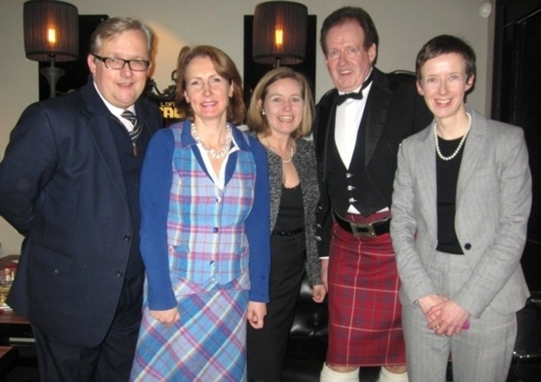 Simon Flame (Broxmouth Park), Kate Galloway (K&N Travel Associates Ltd), Tracy Solly, (Cameron House), George Mutch (Président de la Caledonian Society of France), Amanda Henderson (Directrice Marketing Europe VisitScotland BTU). - DR