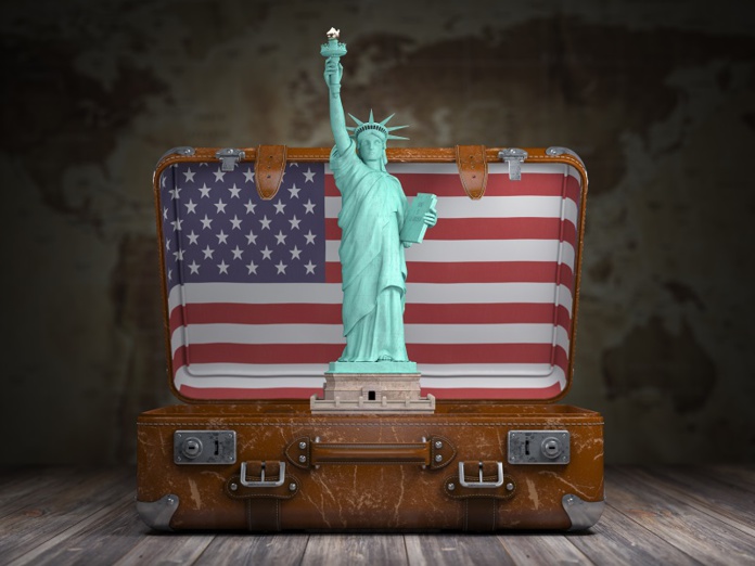 États-Unis : la Maison Blanche envisagerait de lever les restrictions de voyage pour les Européens