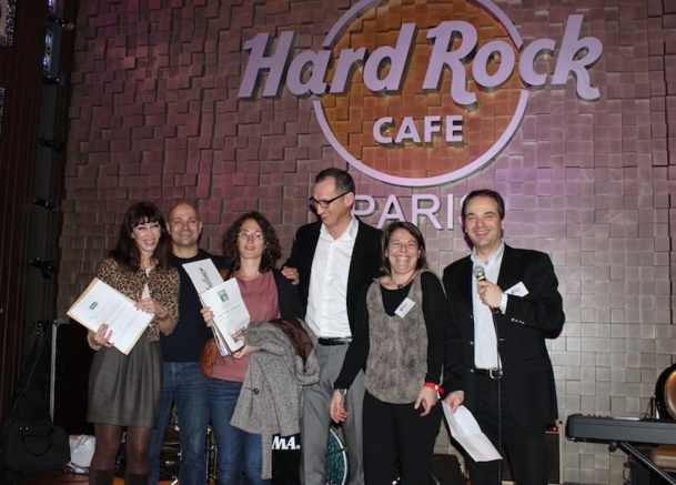 Le Visit USA Committee a distribué pour 120 000 euros de cadeaux aux agents de voyages lors de sa soirée de formation au Hard Rock Café de Paris. DR