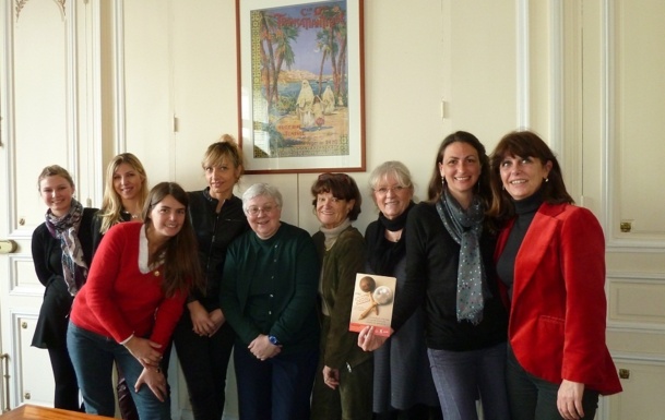 Les membres du jury : Annette Masson (présidente de la FFTST), Armelle Le Bigot-Macaux (présidente de l'ACPE), Guillemette Vuillard et Marine Leclerc (ECPAT France), Marie Allasseur (Club Med), Christelle Pleynet-Fillol (Responsable du Partenariat Humanitaire Air France), Dolores Merino Cebrian (Directrice Responsabilité d'Entreprise Groupe Transat), Perrine de Carne Marcein (Chef de publicité), Michèle Sani (TourMaG.com) - Photo DR