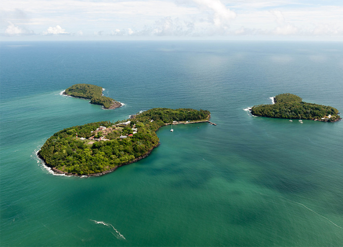 Vue aérienne des 3 îles – CNES - © Optic Vidéo