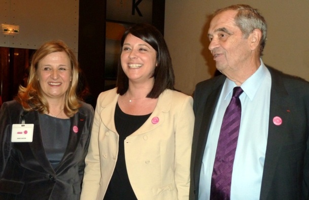 Sylvia Pinel, Ministre en charge du Tourisme entourée par Agnès Gascoin présidente de l'Association "Femmes du Tourisme" et Georges Colson président du SNAV /photo MS