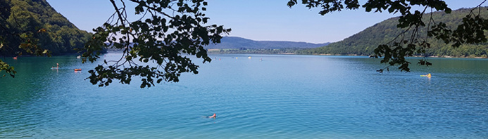 © Bienvenue en Bourgogne – Julie L. / Lac de Chalain © Bienvenue en Bourgogne – Julie L. / Lac de Chalain