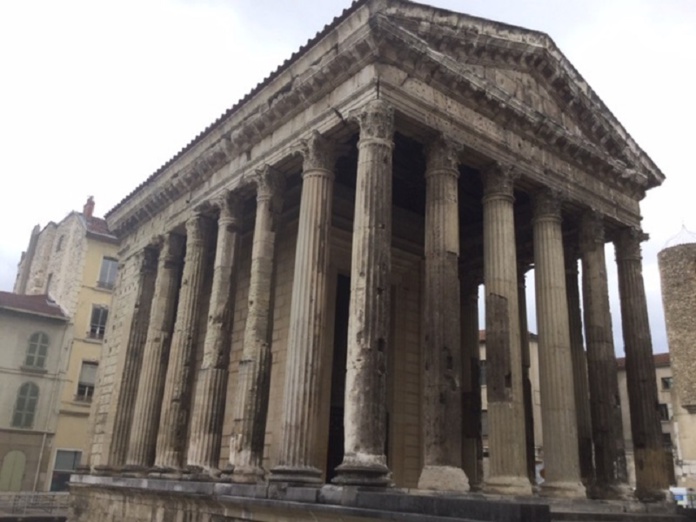 Elu 3e président des Etats-Unis, Jefferson fait construire des édifices publics sur le modèle du temple d'Auguste et de Livie et de son jumeau, la Maison Carrée de Nîmes - DR : J.-P.C. Elu 3e président des Etats-Unis, Jefferson fait construire des édifices publics sur le modèle du temple d'Auguste et de Livie et de son jumeau, la Maison Carrée de Nîmes - DR : J.-P.C.