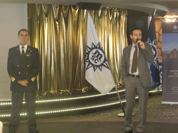 Erminio Eschena (à droite), Directeur général France et Benelux de MSC Croisières lors de la cérémonie de remise des plaques le 21 mars 2013 sur le Preziosa à Marseille - Photo P.C.