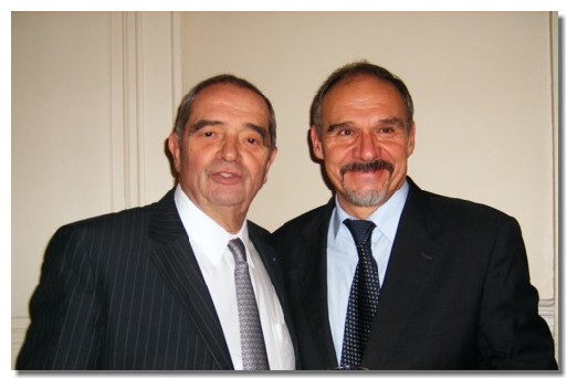 Georges Colson président du Snav et Philippe Grando, président d’Amadeus France lors du magnifique cocktail (premier du genre) organisé hier soir au siège du Snav à Paris. Georges Colson président du Snav et Philippe Grando, président d’Amadeus France lors du magnifique cocktail (premier du genre) organisé hier soir au siège du Snav à Paris.