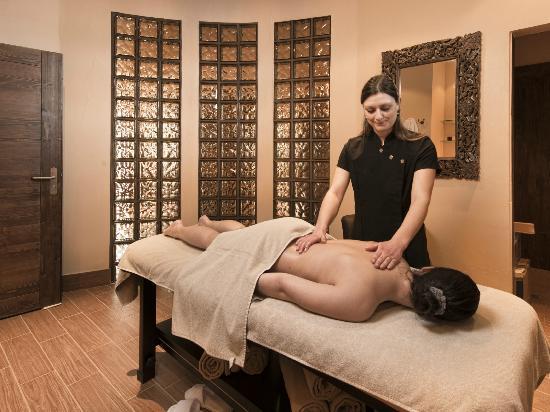 Le spa Nohem tient surtout du centre de relaxation où l'on peut aller se faire masser après avoir dévalé les pistes et se réchauffer dans un des saunas. DR