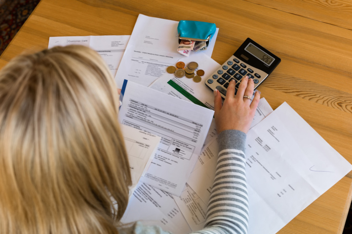 On évalue, selon plusieurs sources, à 1 milliard d’euros (!) minimum, la dette accumulée par les professionnels du tourisme]b, toutes catégories confondues, vis-à-vis des consommateurs. /crédit DepositPhoto