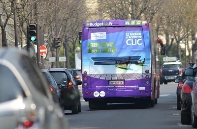 Les couleurs de BudgetAir.fr sont déployées sur les bus de Marseille, Lyon, Toulouse et Paris en avril 2013 - Photo DR