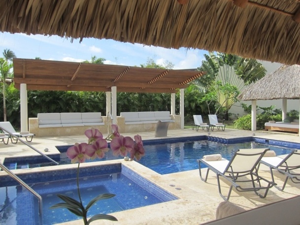La piscine du spa de l'hôtel Secrets Royal Beach à Punta Cana. DR LAC La piscine du spa de l'hôtel Secrets Royal Beach à Punta Cana. DR LAC