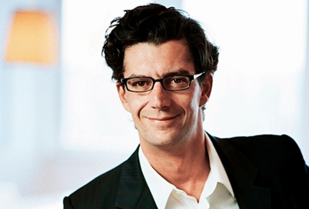 Les marques Austral Lagon, "Secrets" et "Autour du Monde" devraient, sous la houlette d'Hélion de Villeneuve, être regroupées sous une nouvelle entité, baptisée "Le monde à la carte". Les marques Austral Lagon, "Secrets" et "Autour du Monde" devraient, sous la houlette d'Hélion de Villeneuve, être regroupées sous une nouvelle entité, baptisée "Le monde à la carte".