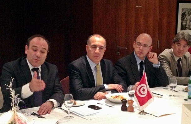 De gauche à droite  sur la photo, Habib Amar, directeur général de l’ONTT, Jamel Gamra, nouveau ministre de transition du tourisme tunisien, Son Excellence Adel Fekih Ambassadeur de Tunisie en France, Mohamed Toumi président de la FTAV (Fédération Tunisienne des Agences de Voyages) et, (manquants sur la photo),  Mohamed Belajouza président de la FTH (Fédération Tunisienne de l’Hôtellerie) et Slaheddine Blidi nouveau Représentant de Tunis Air pour la France ont animé un déjeuner-débat organisé à Paris Vendredi 12 avril 2013.