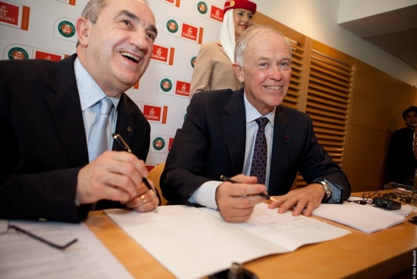 Jean Gachassin, Président de la FFT, et Tim Clark, Président d'Emirates, lors de la signature du contrat de partenariat le 17 avril 2013 - Photo Mat Beaudet Jean Gachassin, Président de la FFT, et Tim Clark, Président d'Emirates, lors de la signature du contrat de partenariat le 17 avril 2013 - Photo Mat Beaudet