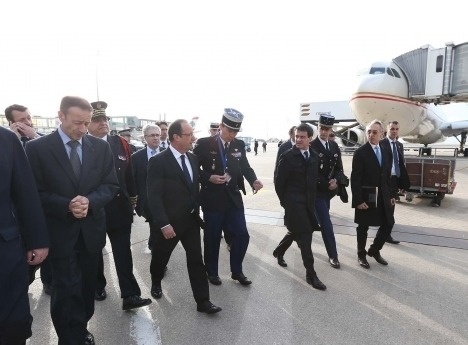 François Hollande et Manuel Valls ont visité l'aéroport Paris-CDG ce jeudi 18 avril 2013 - Capture d'écran Elysee.fr
