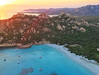 © Voler en Corse / La célèbre plage de Roccapina et son lion