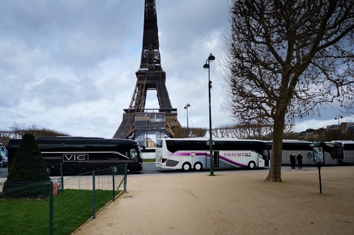 Près de 150 autocars ont mené une opération escargot de la porte de Vincennes à la Tour Eiffel, vendredi 12 mars 2021 à Paris - DR : CAI Près de 150 autocars ont mené une opération escargot de la porte de Vincennes à la Tour Eiffel, vendredi 12 mars 2021 à Paris - DR : CAI
