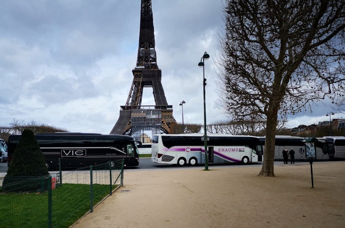 Près de 150 autocars ont mené une opération escargot de la porte de Vincennes à la Tour Eiffel, vendredi 12 mars 2021 à Paris - DR : CAI
