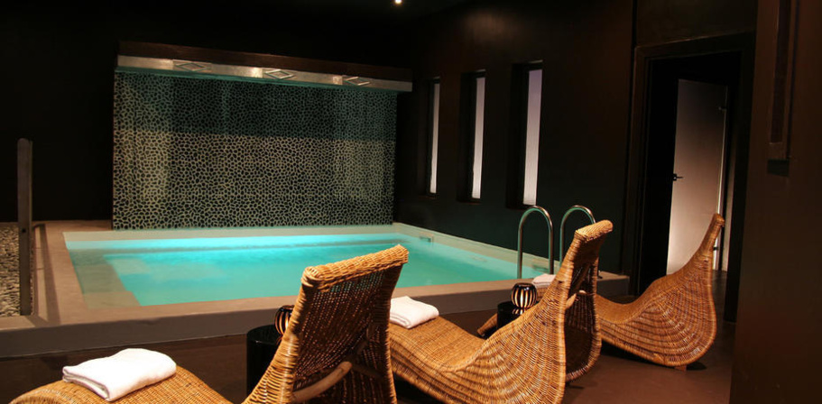 A Mérignac, le Quality Suites Bordeaux Aéroport & spa propose ainsi "La villa Clémenceau". 300 m2 avec hammam, bassin de nage à contre courant, parcours de réflexologie plantaire et 5 salles de soins. © DR A Mérignac, le Quality Suites Bordeaux Aéroport & spa propose ainsi "La villa Clémenceau". 300 m2 avec hammam, bassin de nage à contre courant, parcours de réflexologie plantaire et 5 salles de soins. © DR
