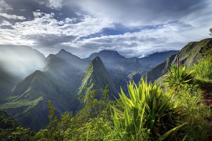 © IRT/ Frog 974 - Levé de soleil sur le cirque de Mafate