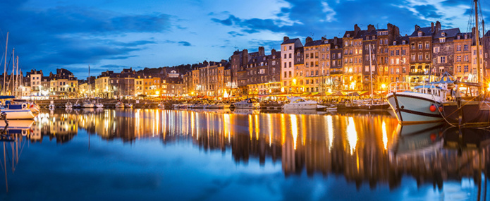 © rochagneux/Fotolia.com - Honfleur de nuit panoramique