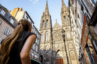 Cathédrale rue des Gras ® Alamy Cathédrale rue des Gras ® Alamy