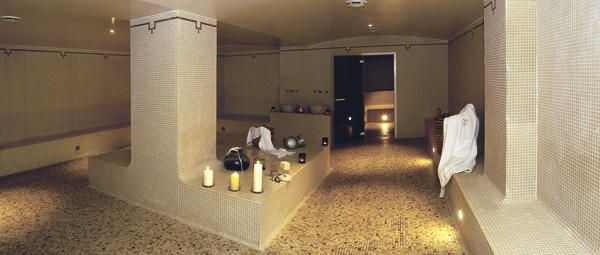 La Bastide des Bains propose un splendide hammam qui marie thermes romains et tradition orientale, parfait pour un après-midi avec une ado. ©DR La Bastide des Bains propose un splendide hammam qui marie thermes romains et tradition orientale, parfait pour un après-midi avec une ado. ©DR