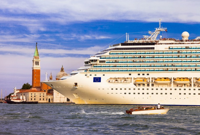 Le gouvernement italien a décidé de délocaliser les paquebots vers le port industriel - Crédit photo : Depositphotos @Maugli