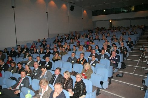 Une audience nombreuse mais pas franchement enthousiaste... Une audience nombreuse mais pas franchement enthousiaste...