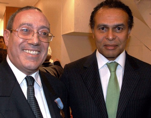 Jean-Pierre Medioni a été décoré de la médaille d'or du Tourisme par le ministre Léon Bertrand Jean-Pierre Medioni a été décoré de la médaille d'or du Tourisme par le ministre Léon Bertrand