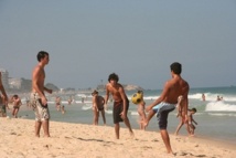 Au Brésil, le football est pratiqué et suivi par des millions de fidèles - Photo J.D.L.