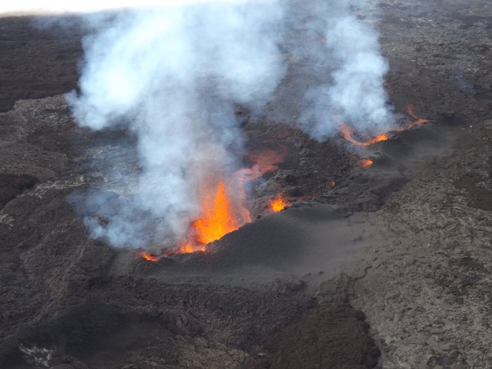 D’après les enregistrements de l’Observatoire Volcanique, la crise sismique a débuté vendredi 9 avril 2021 vers 15h00 et sa source est localisée sur le flanc sud du volcan à l’intérieur de l’Enclos. - ©OVPF-IPGP D’après les enregistrements de l’Observatoire Volcanique, la crise sismique a débuté vendredi 9 avril 2021 vers 15h00 et sa source est localisée sur le flanc sud du volcan à l’intérieur de l’Enclos. - ©OVPF-IPGP