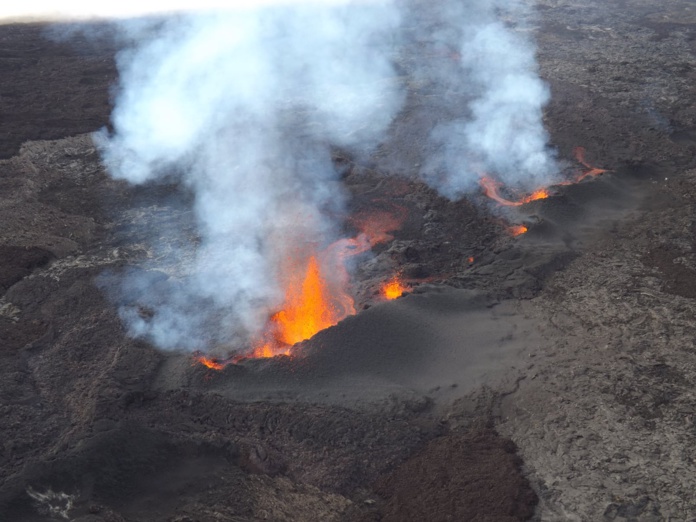 Réunion : le Piton de la Fournaise est entré en éruption